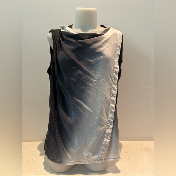 New without tags DKNY silk ombré black and white wrap top. Size small - Picture 2 of 9